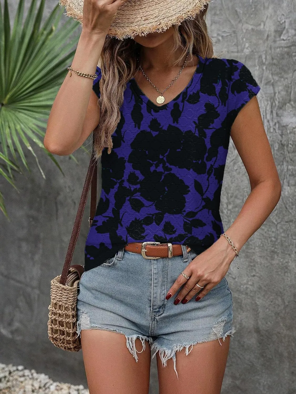 Zeagoo 2025 Women's Tank Top V Neck Eyelet T Shirts Cap Sleeve Tops Loose Fit Blouses Dressy Casual Summer Basic Shirts