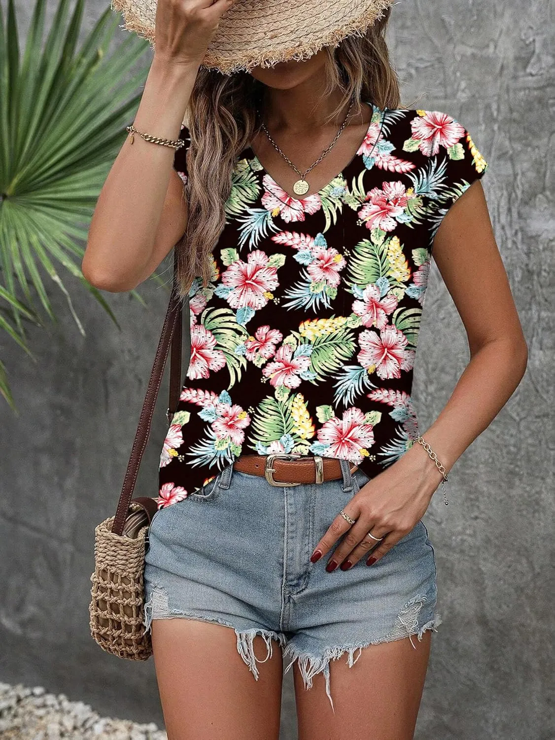 Zeagoo 2025 Women's Tank Top V Neck Eyelet T Shirts Cap Sleeve Tops Loose Fit Blouses Dressy Casual Summer Basic Shirts